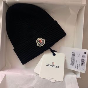 Moncler hat